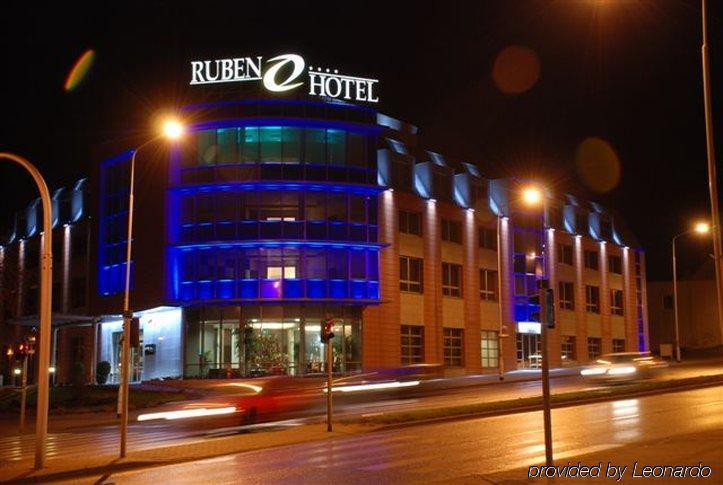 Ruben Hotel Zielona Góra Exterior foto